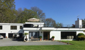Отель White Lodge B&B  Льюис